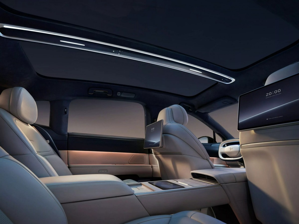 全車擁有7個遮陽簾設計,為車內帶來極佳的隱私性。