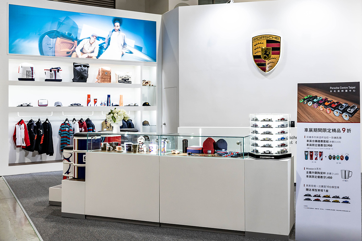 車展還有個隱性好處,那就是覽遍汽車品牌相關精品不用錢!