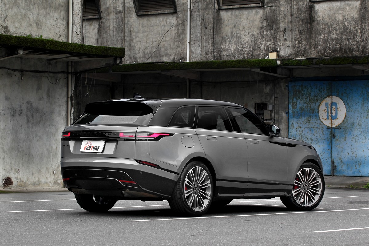 2017年推出的Range Rover Velar至今依舊有著時尚設計。