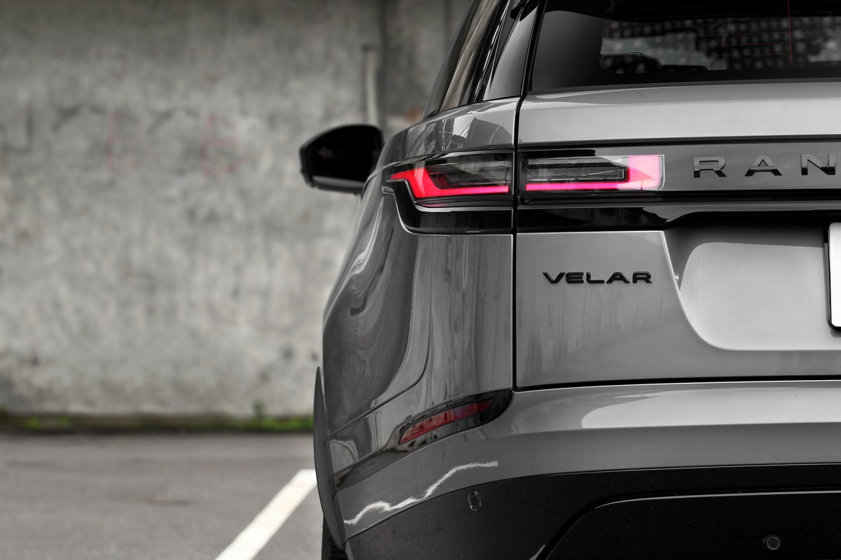 試駕車型有選配黑色外觀套件。