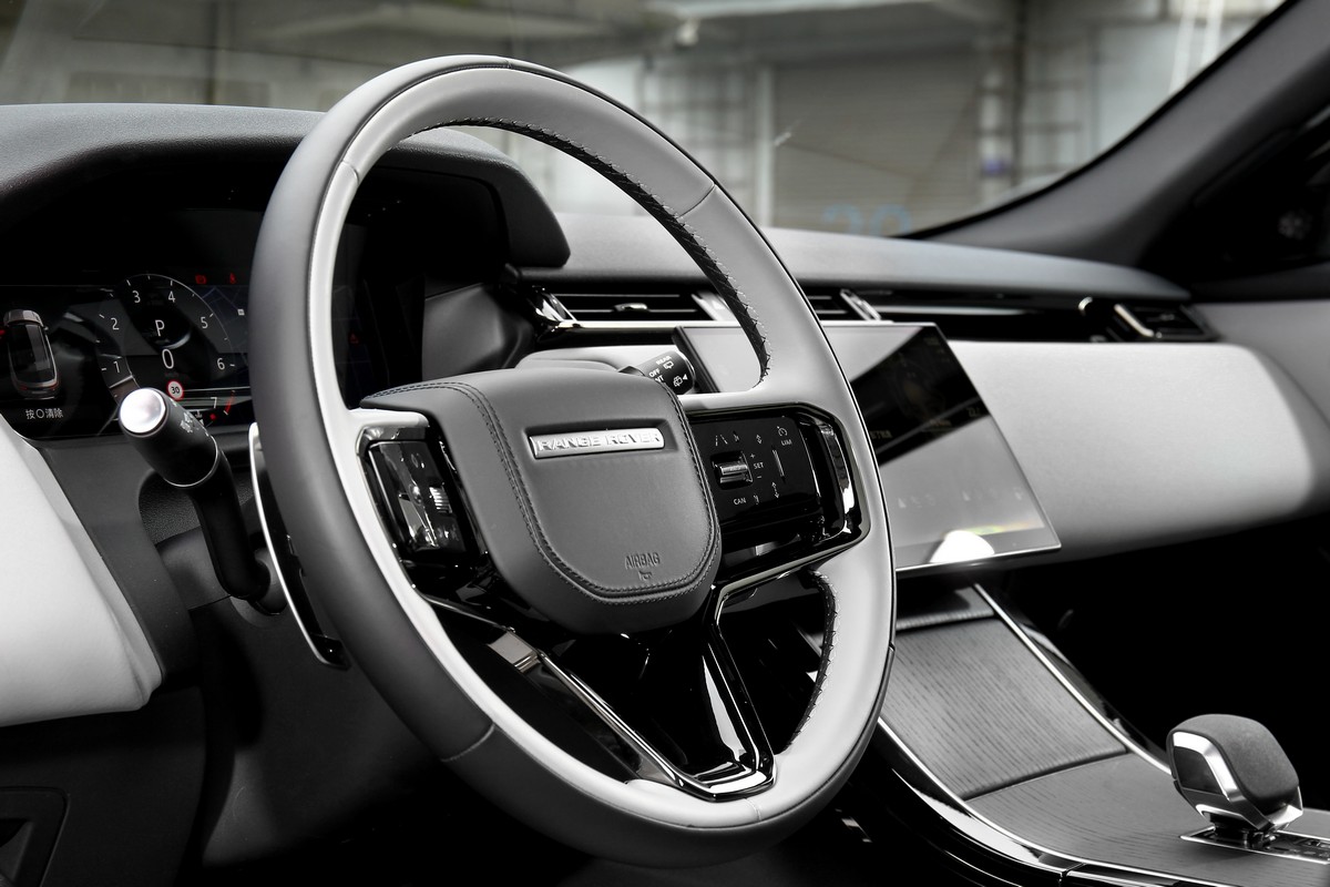 方向盤造型也一併改變。