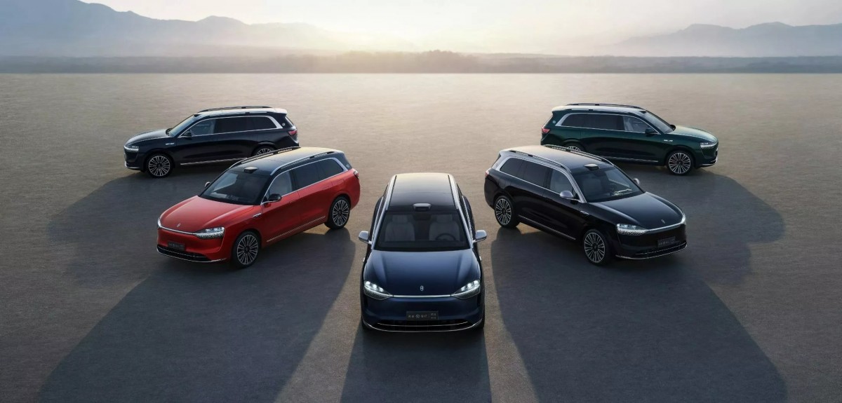 問界M9提供多款顏色選擇,而這輛車要價突破200萬台幣大關,但依舊有著非常好的預接單量,顯見車輛的配備受到市場的喜愛。