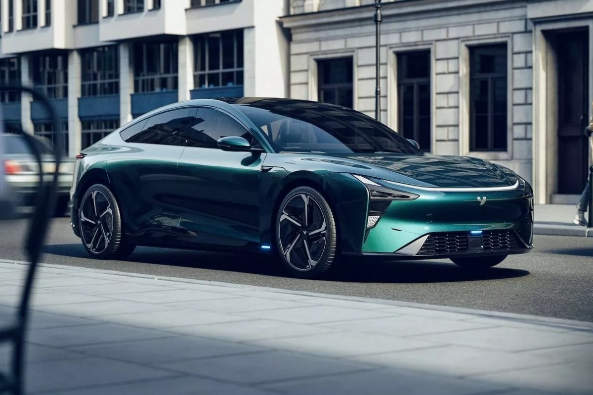 極越第二輛產品出爐,極越07享用轎跑姿態來搶攻Model 3市場。