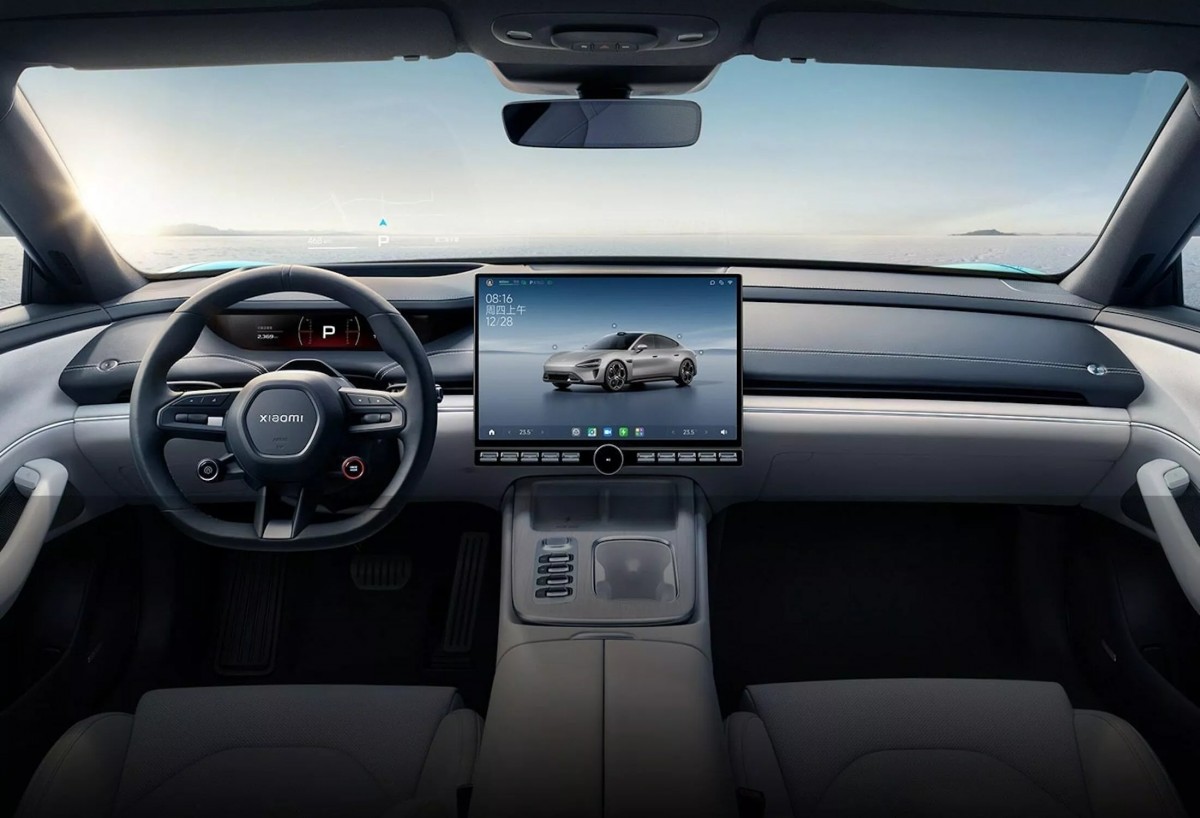 中央擁有著16.1吋的超大螢幕,抬頭顯示器的投影範圍更來到56吋。