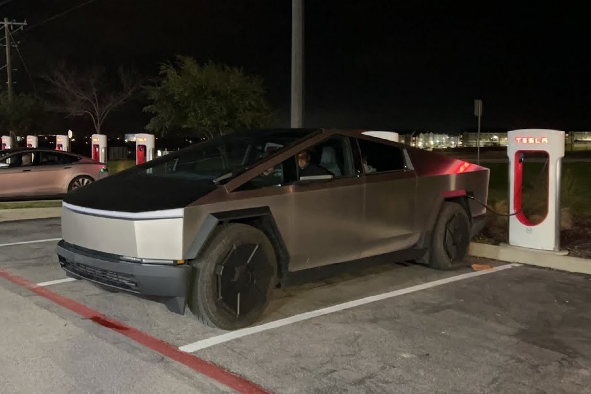 Cybertruck被拿來做實際的里程測試,雖然速度偏高,但這比較符合實際高速使用狀況,被網友認為非常有參考價值。