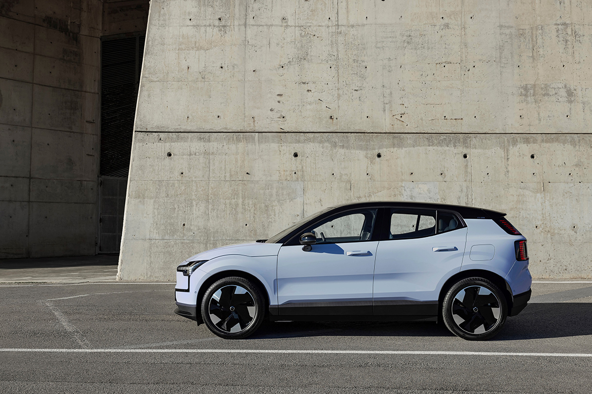 全新的入門電動車EX30。