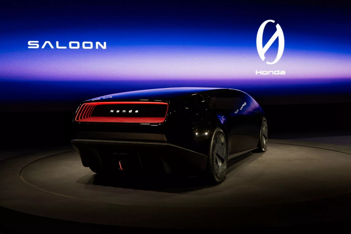 車型樣貌採用楔形設計,與1970年代的跑車相當類似。