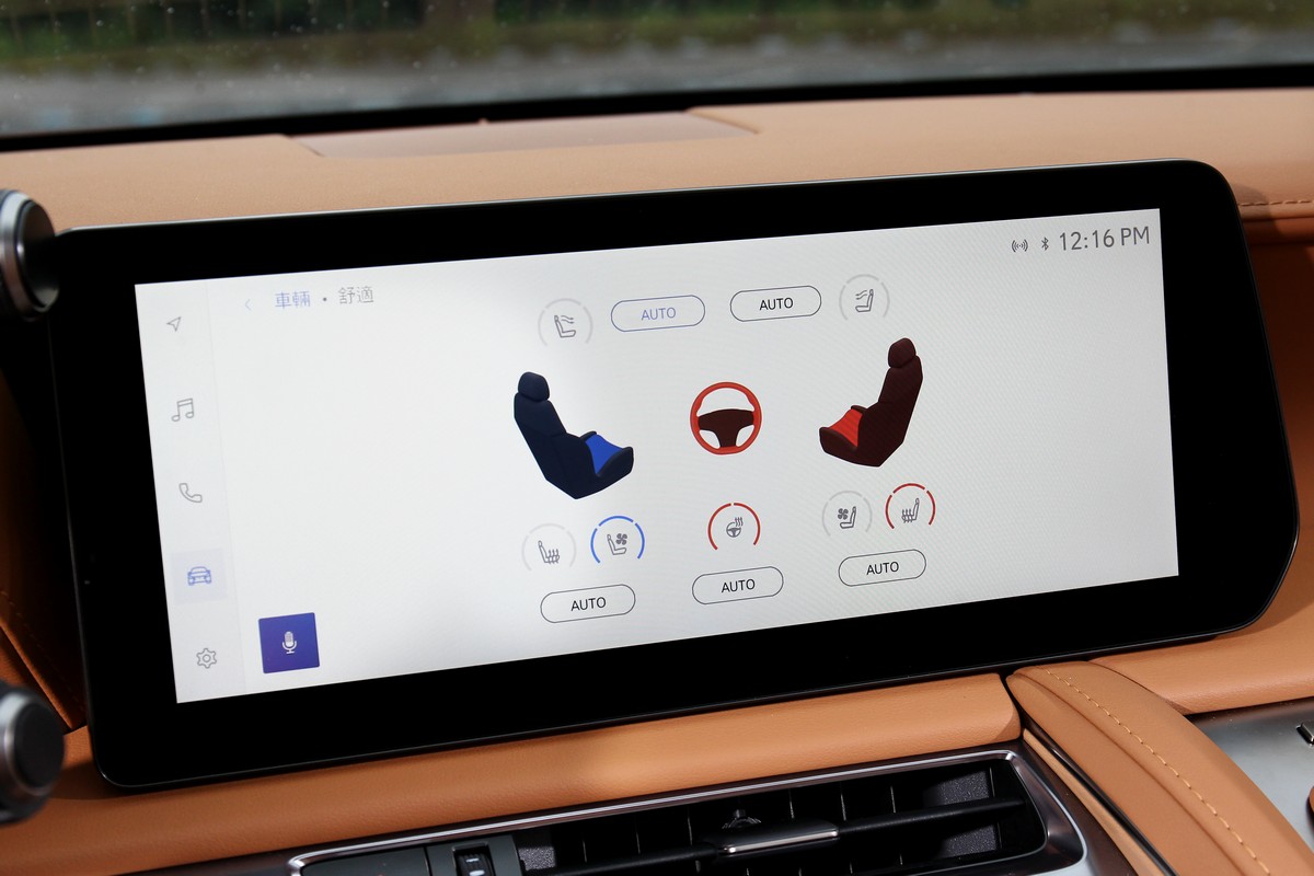 天涼時開篷座椅與方向盤加熱就派上用場了。