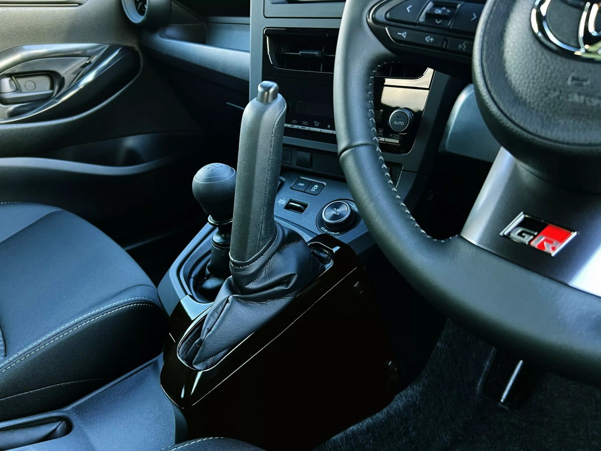 手排車型還可以選配特殊手煞車系統,如果真的要進行賽事的話將會很有用。