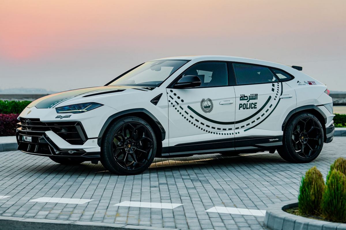 近日杜拜警局新增了Lamborghini Urus Performante警車。