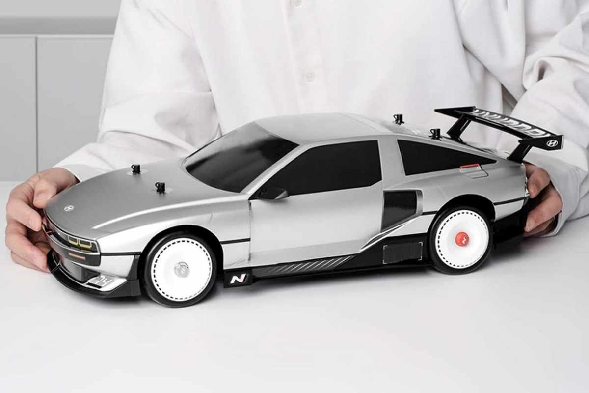 N Vision 74 RC遙控車尺碼為460mm×185mm×125mm。