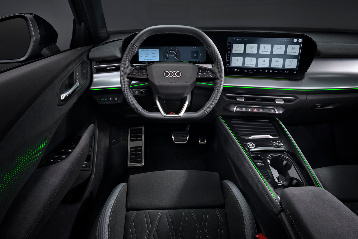 配備11.9吋數位儀錶與12.8吋中控螢幕,中控採用Android Automotive OS系統,能下載YouTube等第三方應用程式。