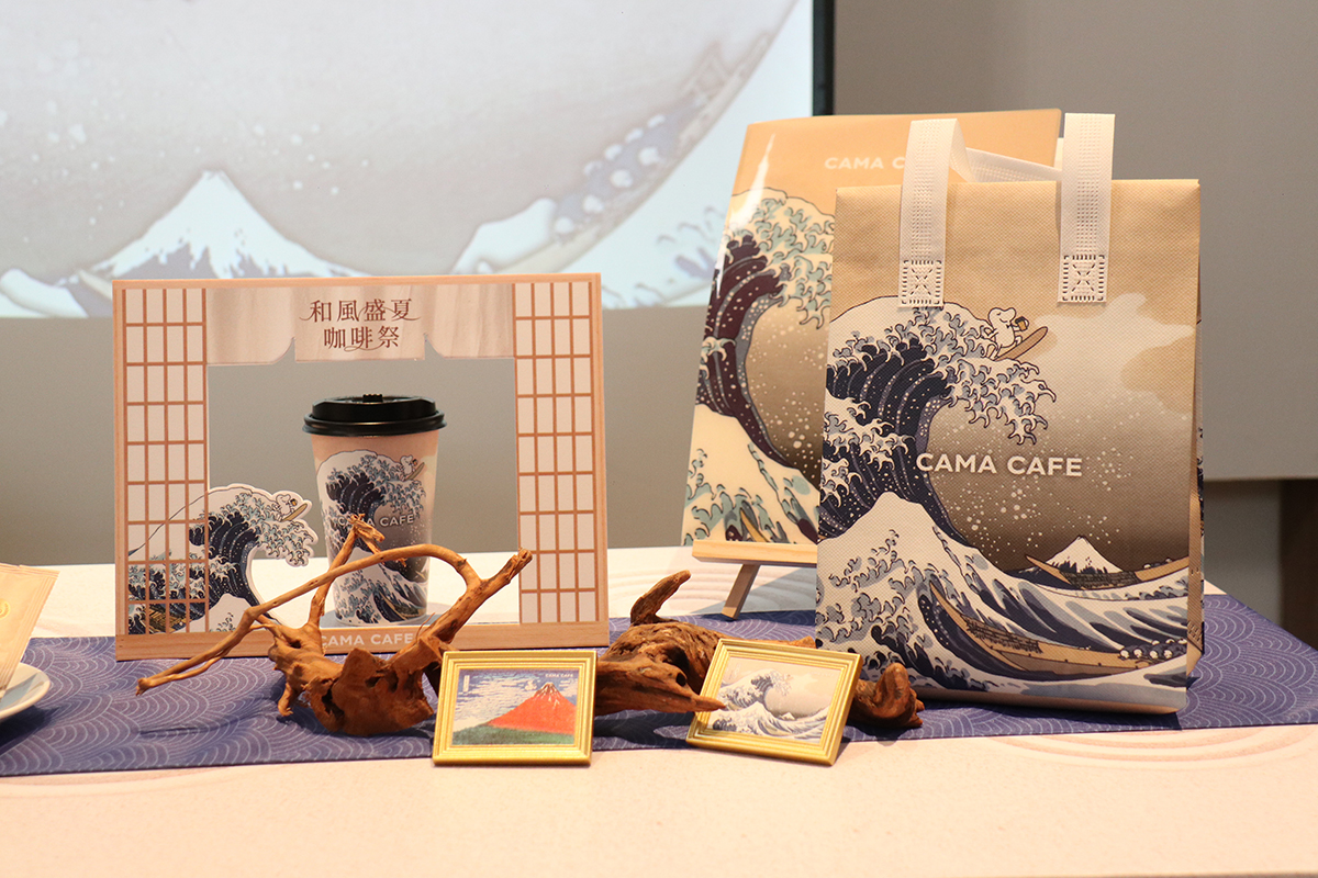 CAMA CAFE攜手《會動的浮世繪》推出限定飲品,沉浸體驗展共創和風盛夏咖啡祭。(示意圖)