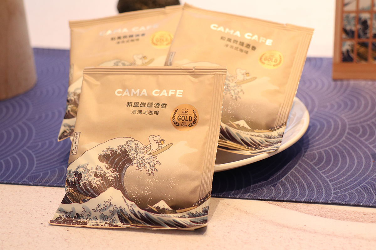 CAMA CAFE攜手《會動的浮世繪》推出限定飲品,沉浸體驗展共創和風盛夏咖啡祭。(示意圖)