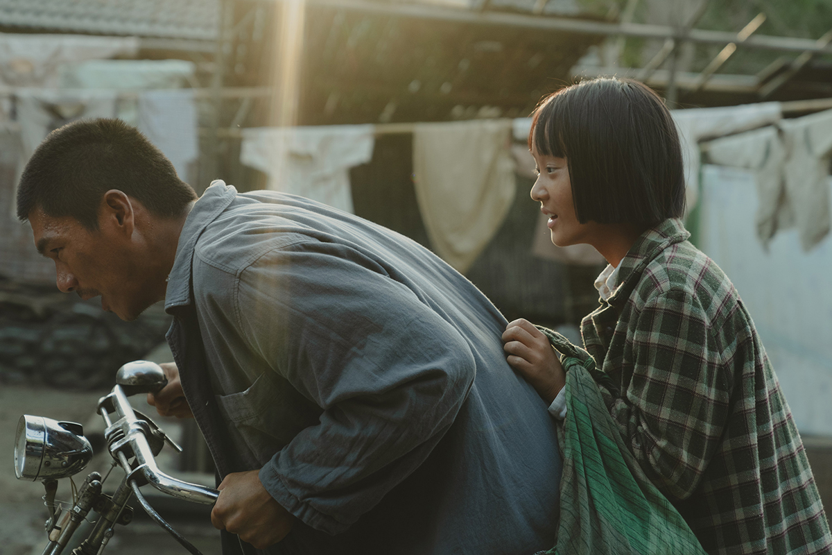 【車勢星聞】電影《大濛》方郁婷(右)首度挑台語演出。(圖:牽猴子提供)
