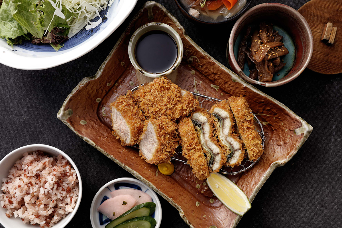 伊勢路勝勢限量「鰻氣豬排」酥炸鰻魚X玫瑰粉豬排一口補元氣、一口吃好運。（示意圖：品牌提供）