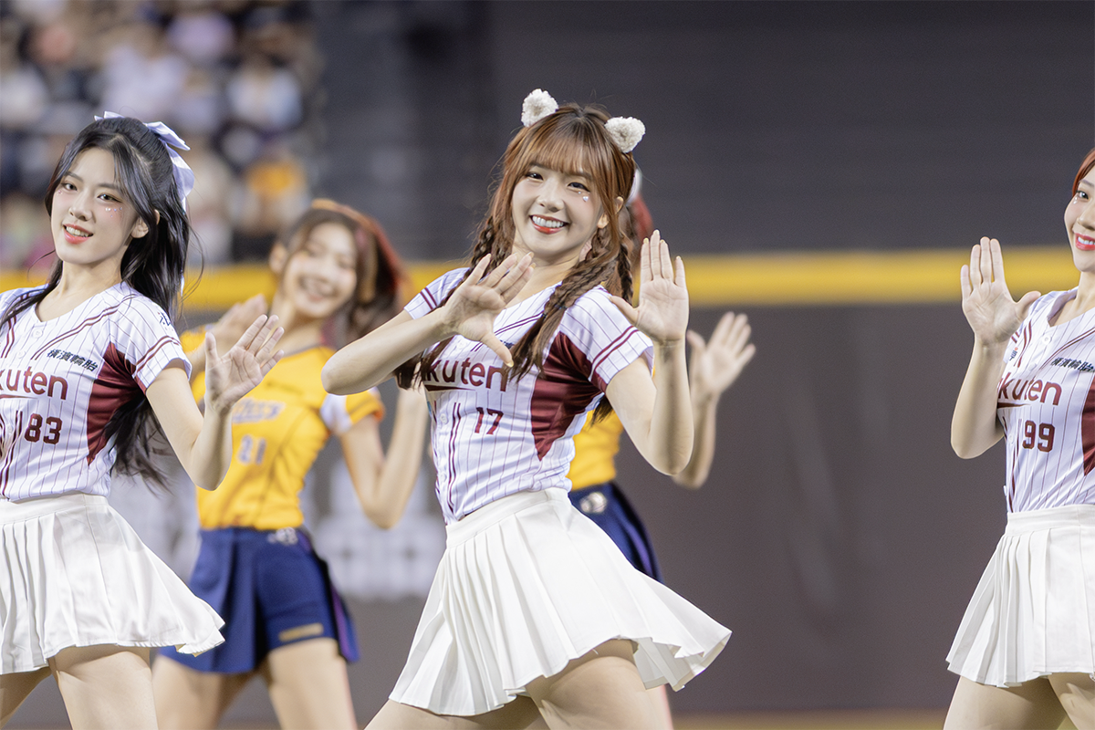 【車勢星聞】Rakuten Girls笑笑。(圖:樂天桃猿提供)