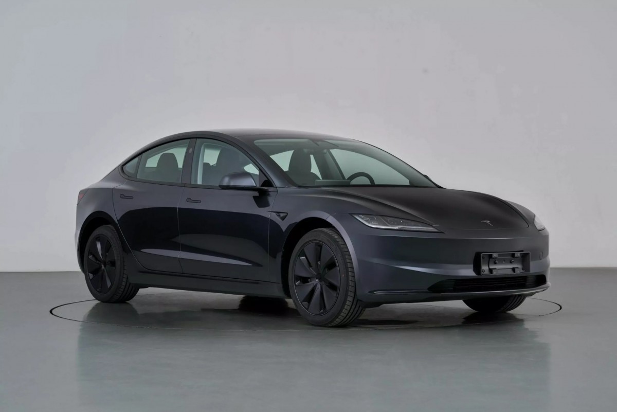 新款Model 3+採用單馬達後驅系統,並且使用NMC三元鋰電池。
