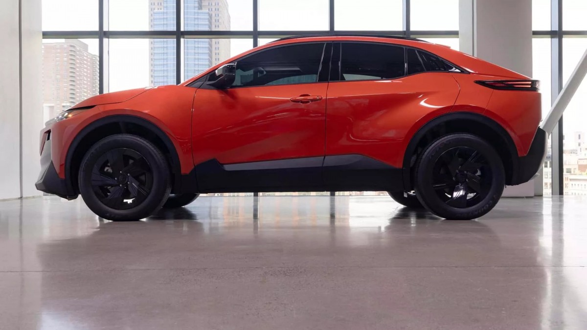 車輛規格與C-HR EV相同,同時也推出了前驅版的車型。