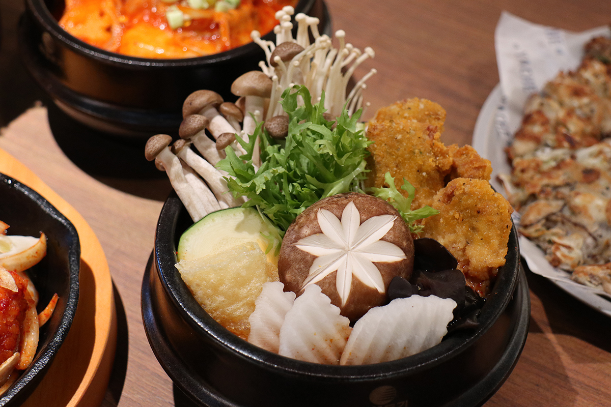 Yache 韓式蔬食Dream Plaza【明太魚辣豆腐鍋】。(示意圖)