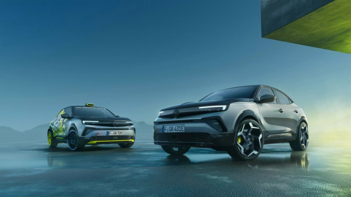 Mokka GSE的外觀設計靈感來自去年推出的GSE Rally概念車,擁有更具侵略性的空力套件。