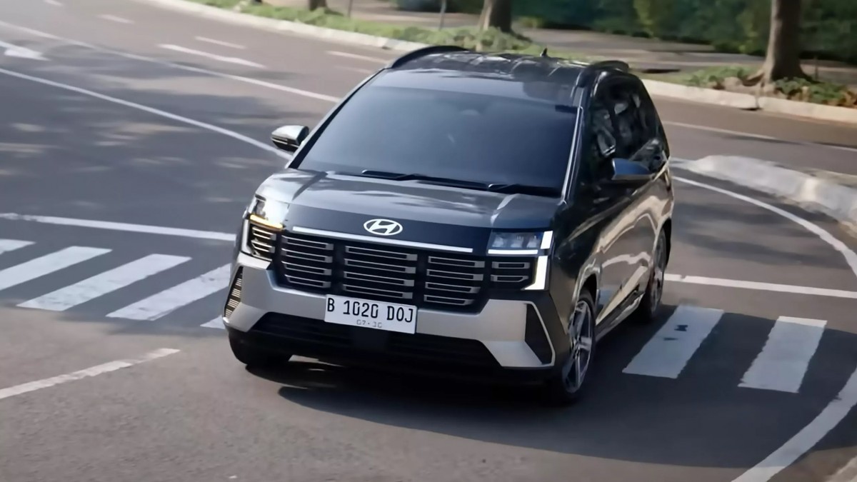 本次小改款最顯著的變化來自車頭設計,新車頭設計採用更長的引擎蓋,打破原有單廂式輪廓,提升整體存在感。
