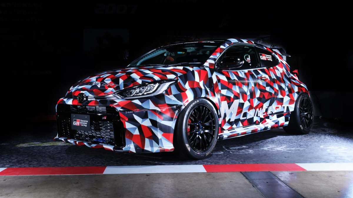 Toyota在東京改裝車展上推出GR Yaris M概念車,但現在遇到中置引擎車型特有的一些挑戰,例如煞車、轉向與操控等方面的調校難題。