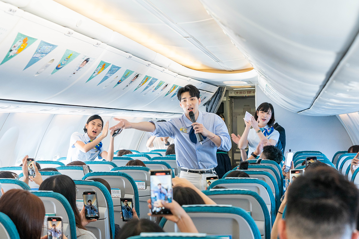 【車勢星聞】黃偉晉見面會搬上高空,幸運粉絲齊聚萬呎高空。(圖:源活娛樂提供)