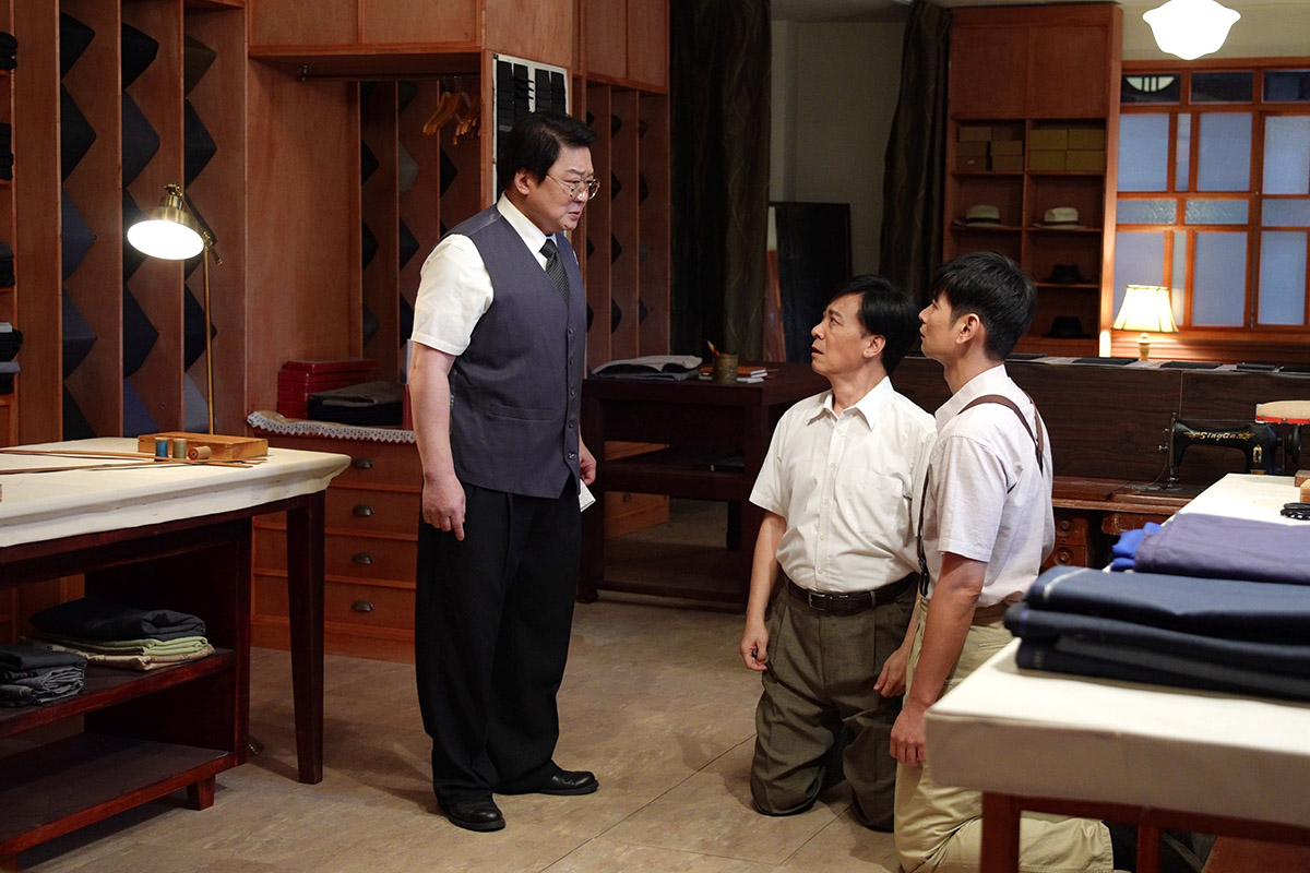 【車勢星聞】《寶島西米樂》尹昭德、楊子儀上演「跪地相擁」催淚場面。（圖：台視提供） 