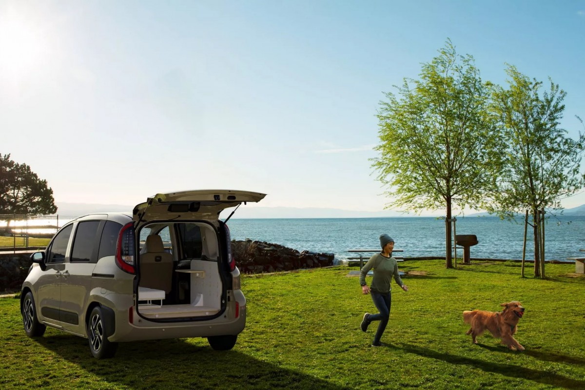 Toyota推出Sienta Juno，攜手改裝品牌Modellista打造，透過模組化設計與創意空間配置，讓原本的都會小型MPV一躍可變身為「移動辦公室」、「露營休憩艙」甚至「戶外小客廳」的多功能車款。