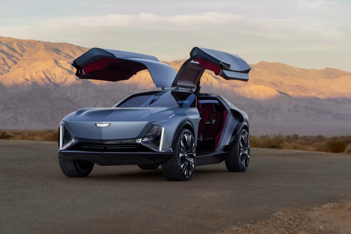 Cadillac Elevated Velocity概念車擁有仿飛機艙門設計的鷗翼車門，搭配上豪華越野風格相當獨特。