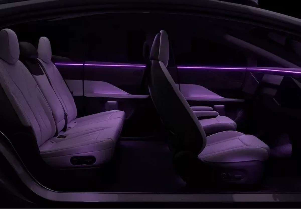 車內空間表現優異，並且擁有極具未來感的風格特色。