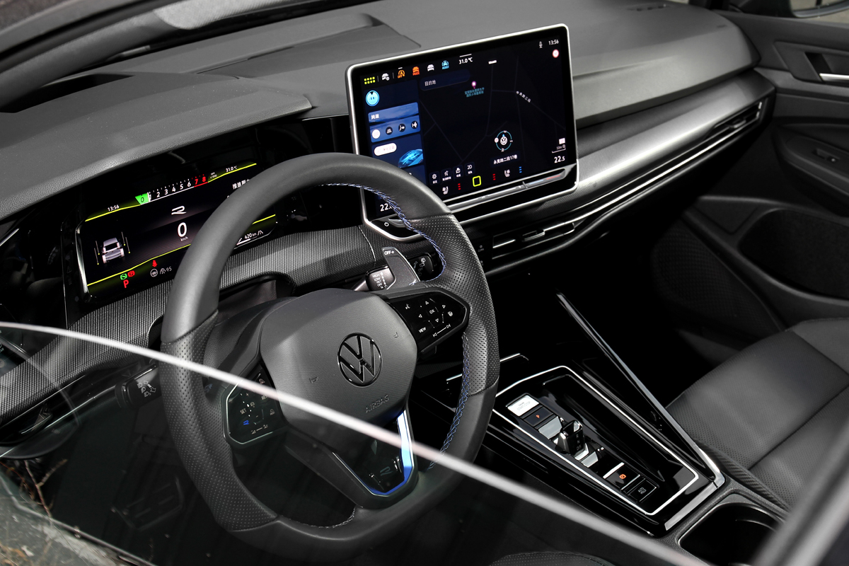 Golf R Black Edition座艙沒有太過強烈的運動化配置。
