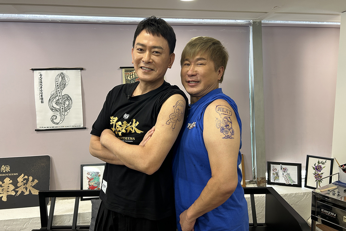 【車勢星聞】王識賢踏入戲劇圈沒有酬勞,泰國出差鬧小烏龍。(圖:下面一位提供)