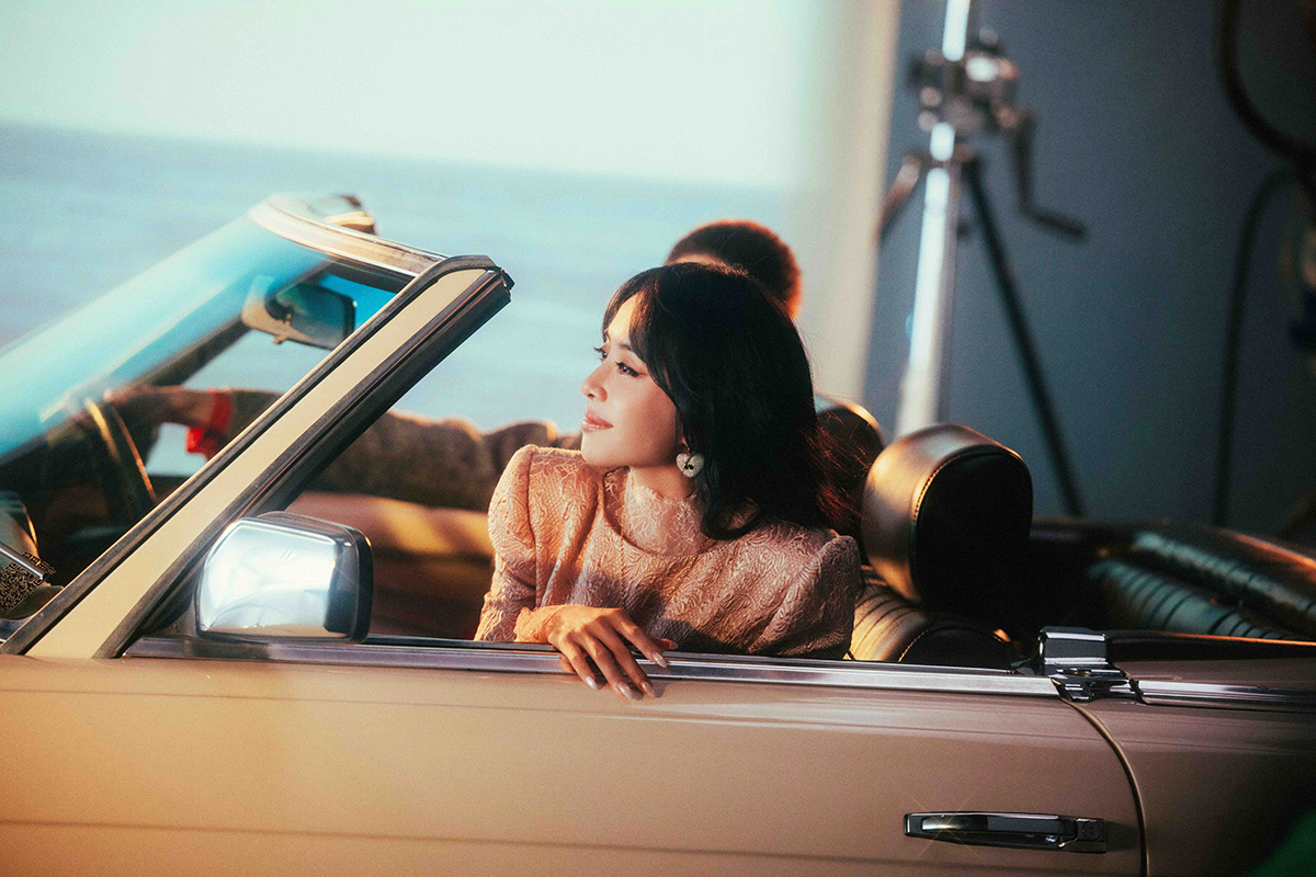 【車勢星聞】蔡依林〈Pillow〉MV重現經典好萊塢愛情名場面。（圖：華納音樂提供） 