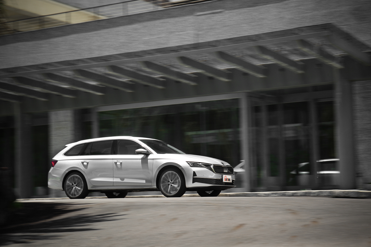 Octavia Combi 2.0 4×4動力雖不及RS車型,但204hp/32.7kgm與0~100km/h 6.7秒也不慢。
