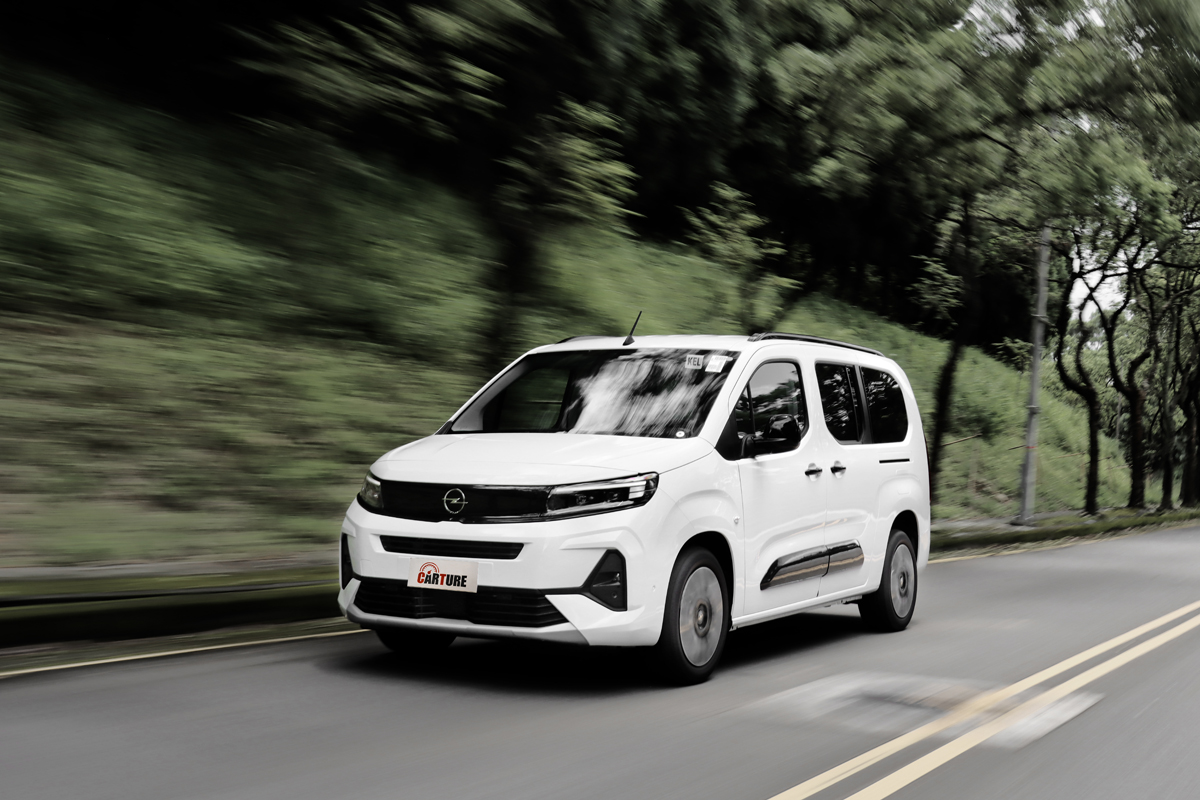 Combo搭載1.5升柴油引擎,130hp/30.6kgm動力輸出特性和Berlingo一樣。