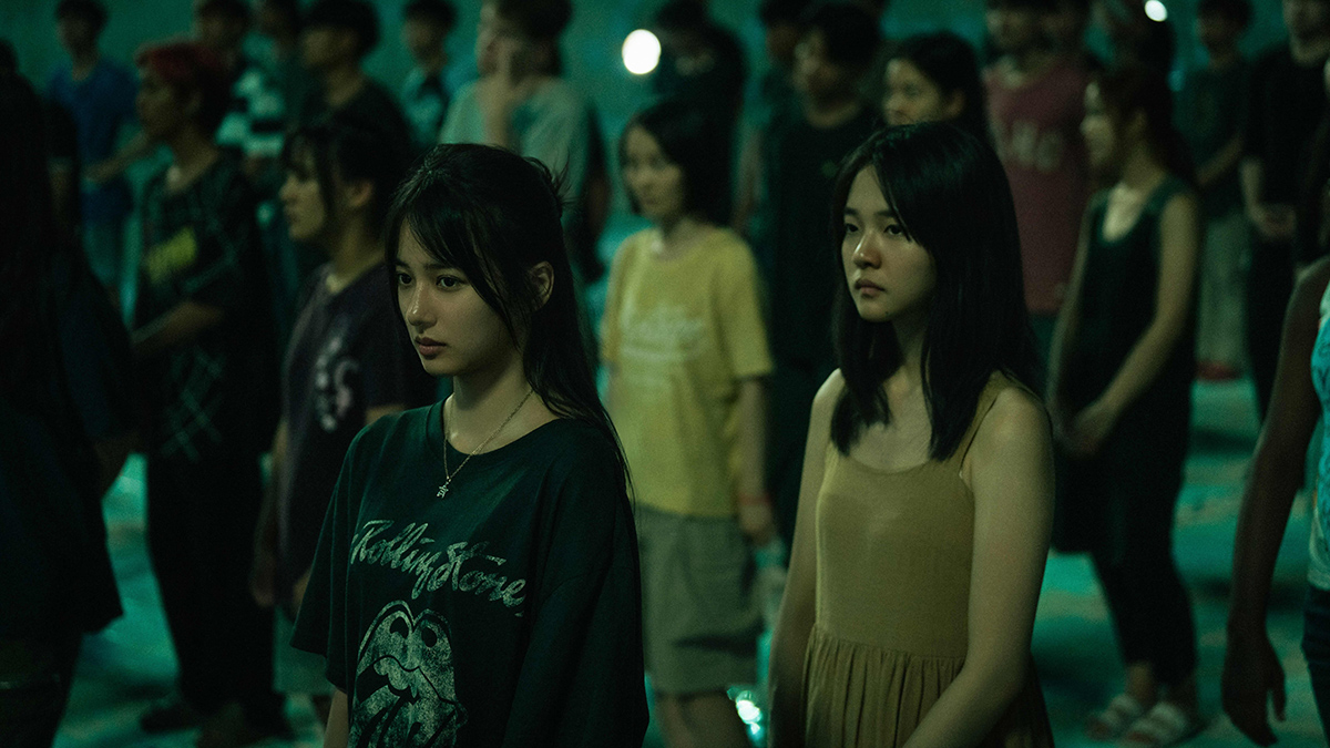 【車勢星聞】《回魂計》預告曝光!新生代女星林廷憶、方郁婷、陳昕葳陷廢墟囚困 哭喊「救命」場面逼真到窒息。(照片:Netflix提供)