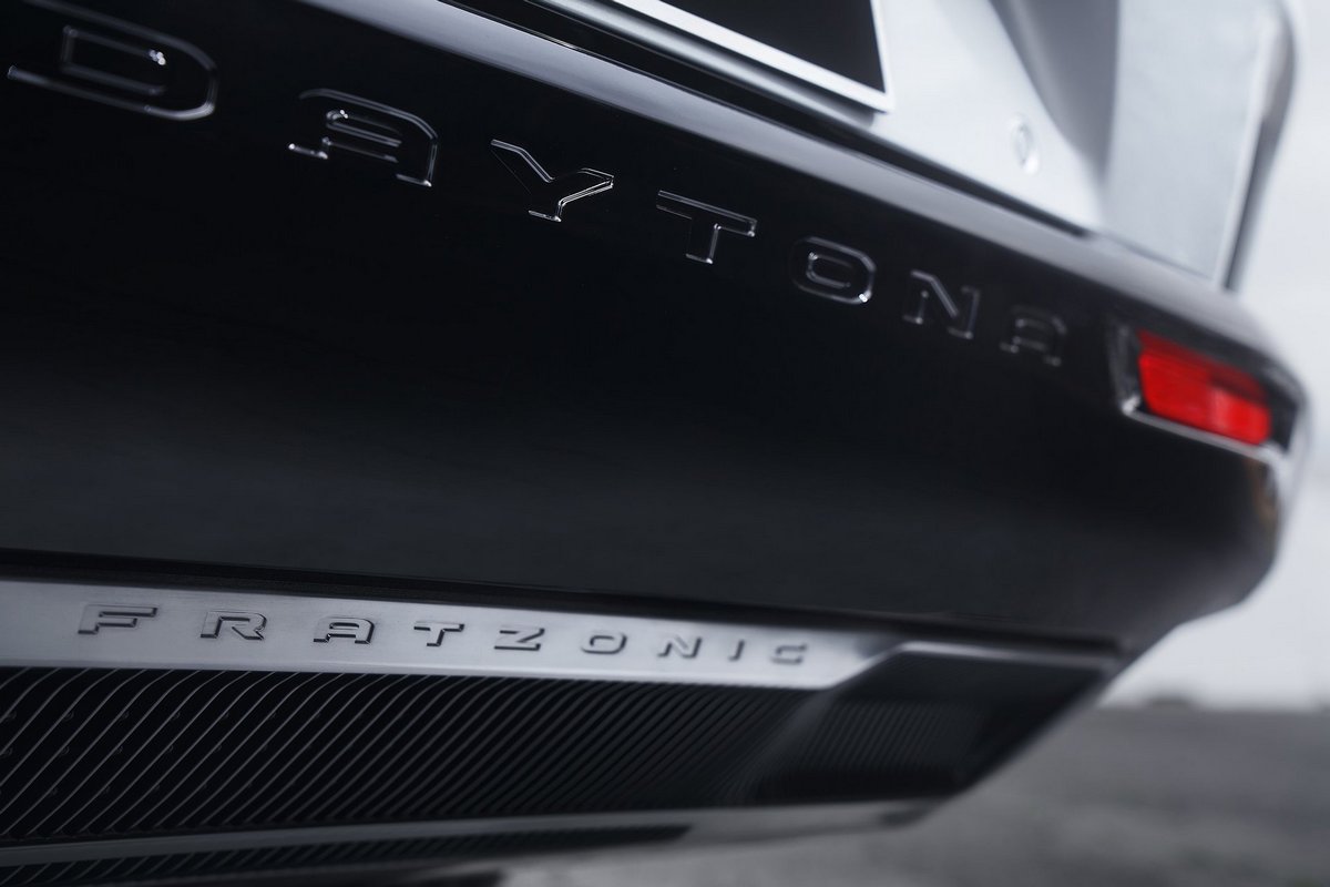 Charger Daytona的Fratzonic模擬排氣聲浪先前因為開啟太安靜被要求召回,近期則有車主則因噪音過大被開單。