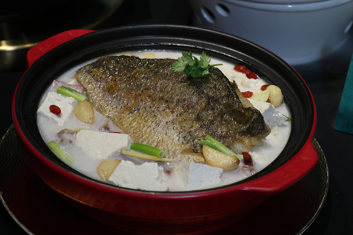 「莆田PUTIEN」海味季鮮饌砂鍋鱸魚煲。(示意圖)