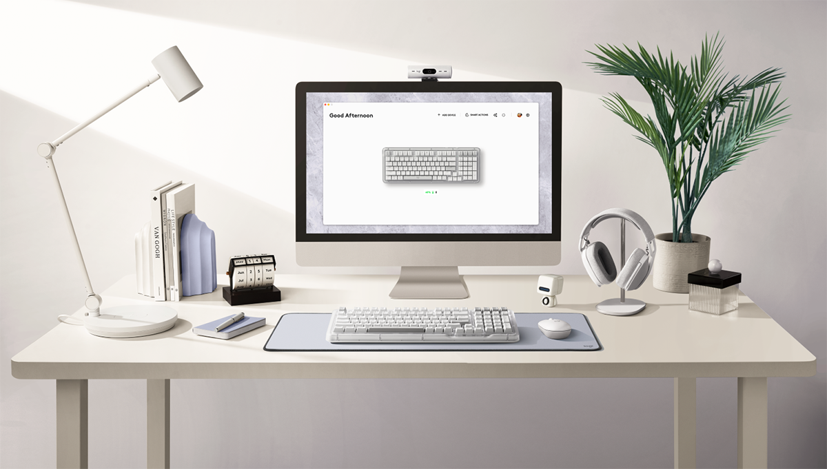 Logitech ALTO KEYS K98M展現時尚設計語彙 以柔霧靜謐色彩搭配透明邊框與呼吸背光 營造沉浸氛圍。