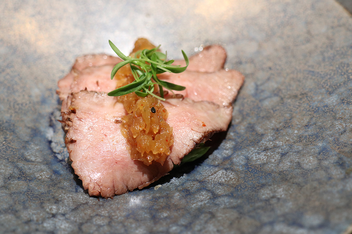 「 燒肉天皇」舒肥和牛肩胛肉。(示意圖)