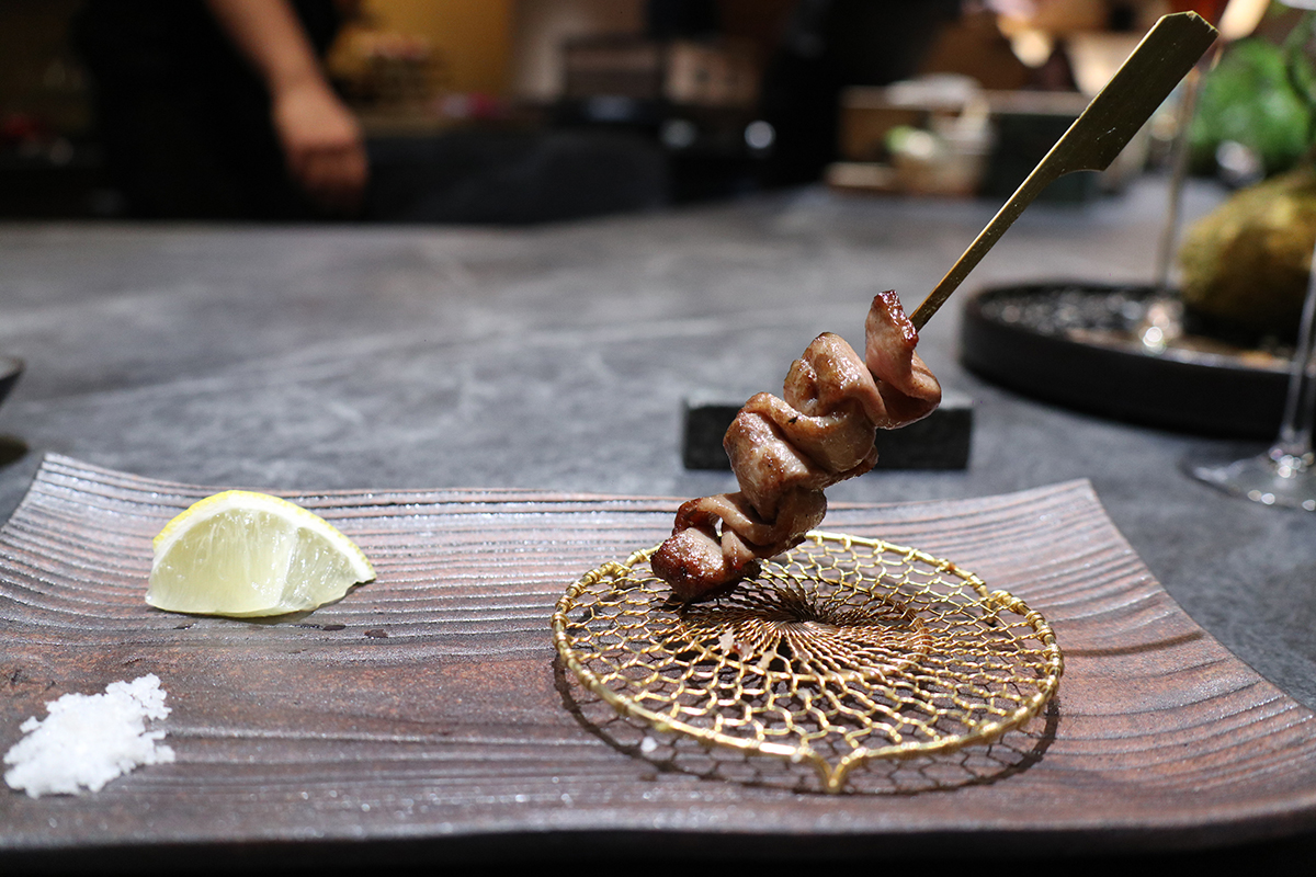 「 燒肉天皇」煙燻和牛牛舌。(示意圖)