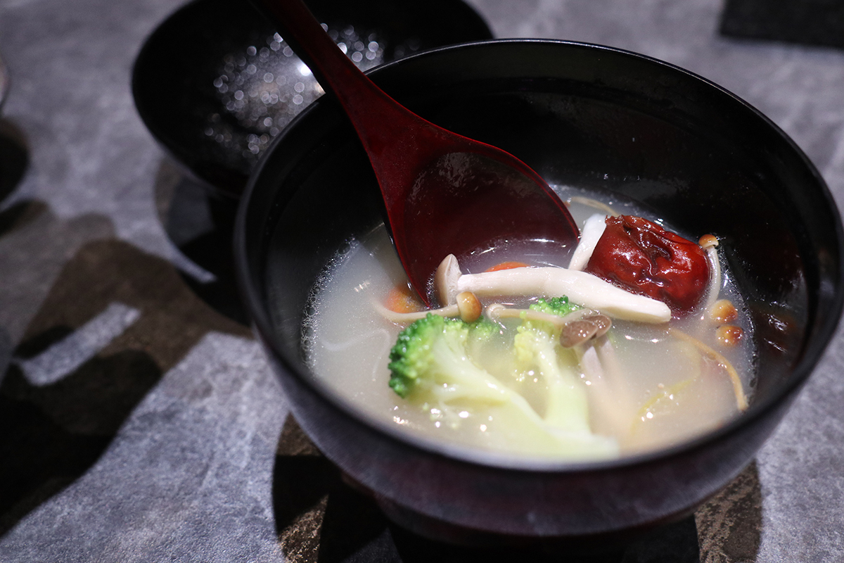 「 燒肉天皇」柚香白湯。(示意圖)