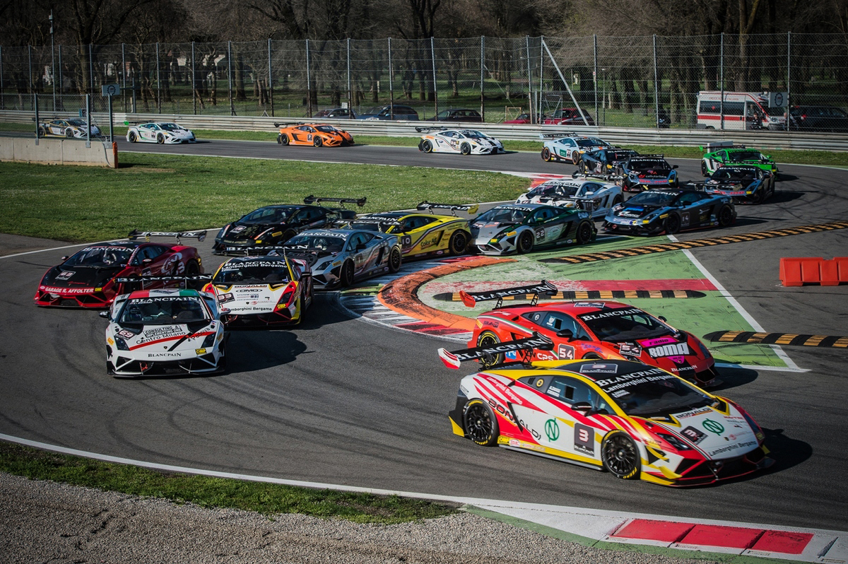 一開始Lamborghini Super Trofeo使用Gallardo Super Trofeo賽車。