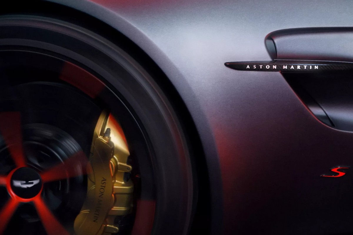 Aston Martin採用智慧胎技術,搭載Pirelli倍耐力最新的「Cyber Tire」。