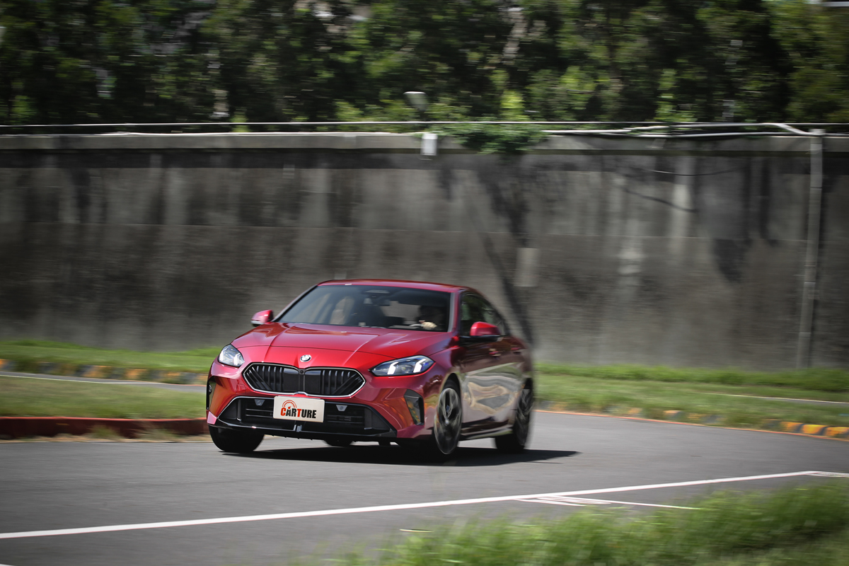 1.5升3缸渦輪引擎，156hp/24.5kgm動力雖不強悍，但輕快敏捷的加速反應應付多數環境已綽綽有餘。