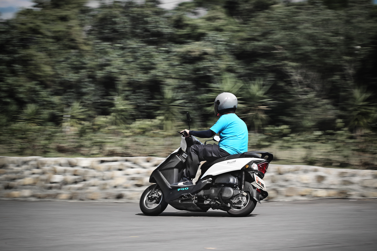 身體輕輕帶動就能讓車輛產生傾角讓過彎更顯輕鬆。