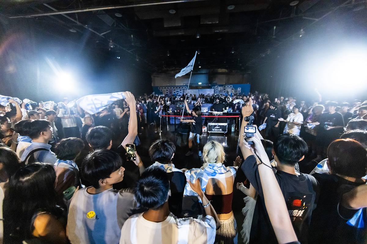 【車勢星聞】八青哥舉辦《衝向你。衝向我》首場大型專場,近千粉絲熱血參與jpg〈照片提供:Legacy Taipei 傳音樂展演空間 、青春音樂〉