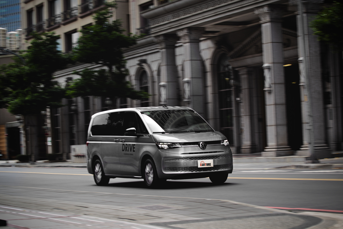 Multivan TDI搭載的柴油引擎能提供150hp/36.7kgm。